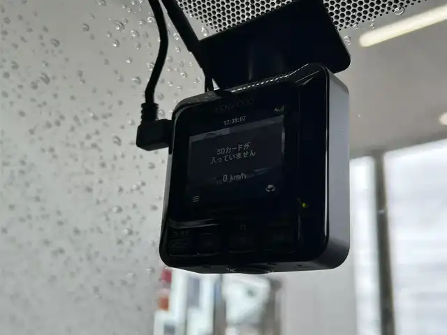 トヨタ ヴォクシー ハイブリッド V 茨城県 2016(平28)年 7.2万km ブラック 10型純正ナビ（AM/FM/TV/Bluetooth/HDMI)/フリップダウンモニター/トヨタセーフティセンスC（衝突回避支援パッケージ）/・プリクラッシュセーフティシステム/・レーンディパーチャーアラート/・オートマチックハイビーム/先行車発進告知機能/前後ドライブレコーダー/シートヒーター/ビルトインETC/クルーズコントロール/LEDヘッドライト/両側パワースライドドア/オートマチックハイビーム/オートライト/純正フロアマット/衝突被害軽減システム/レーンキープアシスト/スペアキー/保証書/取扱説明書