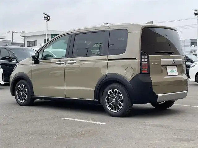 ホンダ フリード ハイブリット e:HEV クロスター 東京都 2025(令7)年 0.1千km ベージュ e:HEV クロスター　2LE40C3　6人　9インチナビ　LXM-242ZFNI(207680円)/登録済未使用車　/純正９型ナビ　/ホンダセンシング　/両側電動ドア　/ハーフレザー　/追従クルコン　/フルセグＴＶ　/Ｂｌｕｅｔｏｏｔｈ　/純正１５インチＡＷ　/LEDヘッド　/コーナーセンサー　/オートライト