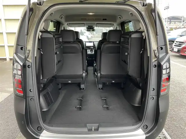 ホンダ フリード ハイブリット e:HEV クロスター 東京都 2025(令7)年 0.1千km ベージュ e:HEV クロスター　2LE40C3　6人　9インチナビ　LXM-242ZFNI(207680円)/登録済未使用車　/純正９型ナビ　/ホンダセンシング　/両側電動ドア　/ハーフレザー　/追従クルコン　/フルセグＴＶ　/Ｂｌｕｅｔｏｏｔｈ　/純正１５インチＡＷ　/LEDヘッド　/コーナーセンサー　/オートライト