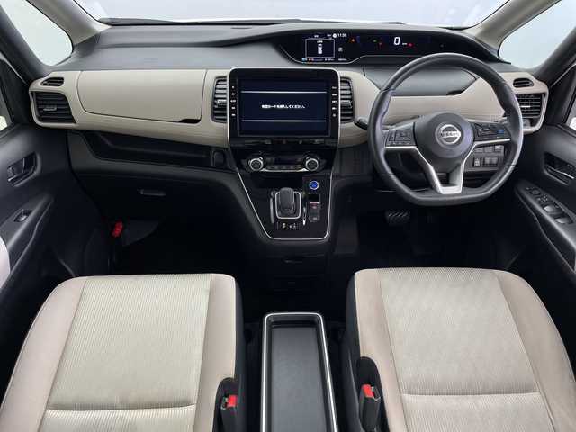 日産 セレナ e－パワー ハイウェイスター V 鹿児島県 2021(令3)年 4万km ブリリアントホワイトパール 2トーン 純正ナビ/（AM/FM/CD/DVD/Bluetooth)/フルセグTV/アラウンドビューモニター/フリップダウンモニター/プロパイロット/両側パワースライドドア/ハンズフリーオートスライド/前席シートヒーター/ステアリングヒーター/ステアリングリモコン/横滑り防止/衝突被害軽減ブレーキ/クルーズコントロール/レーンキープアシスト/オートライト/前後コーナーセンサー/LEDヘッドライト/フォグランプ/フロアマット/純正15インチアルミ/プッシュスタート