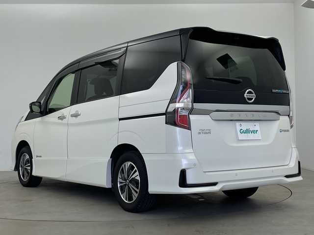 日産 セレナ e－パワー ハイウェイスター V 鹿児島県 2021(令3)年 4万km ブリリアントホワイトパール 2トーン 純正ナビ/（AM/FM/CD/DVD/Bluetooth)/フルセグTV/アラウンドビューモニター/フリップダウンモニター/プロパイロット/両側パワースライドドア/ハンズフリーオートスライド/前席シートヒーター/ステアリングヒーター/ステアリングリモコン/横滑り防止/衝突被害軽減ブレーキ/クルーズコントロール/レーンキープアシスト/オートライト/前後コーナーセンサー/LEDヘッドライト/フォグランプ/フロアマット/純正15インチアルミ/プッシュスタート