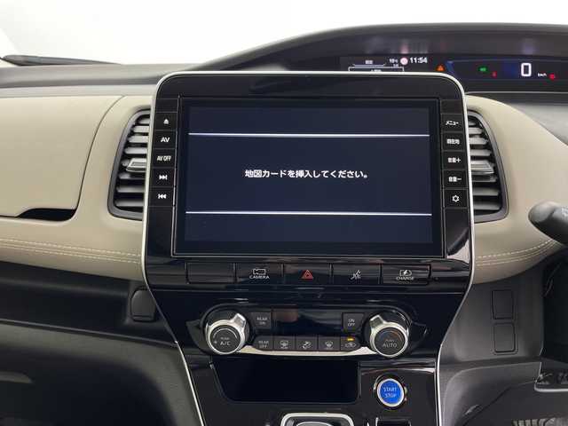 日産 セレナ e－パワー ハイウェイスター V 鹿児島県 2021(令3)年 4万km ブリリアントホワイトパール 2トーン 純正ナビ/（AM/FM/CD/DVD/Bluetooth)/フルセグTV/アラウンドビューモニター/フリップダウンモニター/プロパイロット/両側パワースライドドア/ハンズフリーオートスライド/前席シートヒーター/ステアリングヒーター/ステアリングリモコン/横滑り防止/衝突被害軽減ブレーキ/クルーズコントロール/レーンキープアシスト/オートライト/前後コーナーセンサー/LEDヘッドライト/フォグランプ/フロアマット/純正15インチアルミ/プッシュスタート