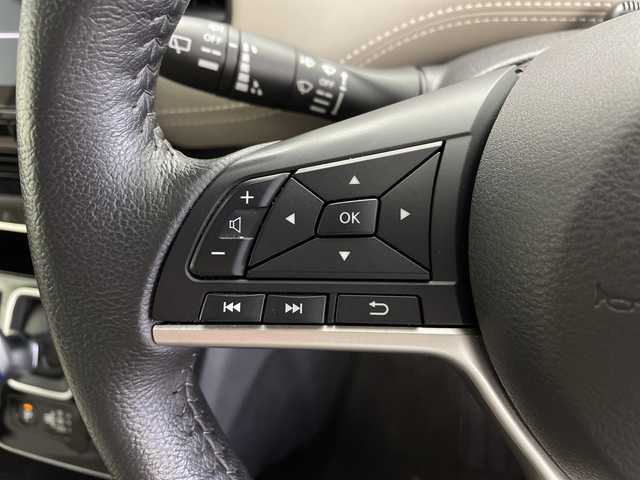 日産 セレナ e－パワー ハイウェイスター V 鹿児島県 2021(令3)年 4万km ブリリアントホワイトパール 2トーン 純正ナビ/（AM/FM/CD/DVD/Bluetooth)/フルセグTV/アラウンドビューモニター/フリップダウンモニター/プロパイロット/両側パワースライドドア/ハンズフリーオートスライド/前席シートヒーター/ステアリングヒーター/ステアリングリモコン/横滑り防止/衝突被害軽減ブレーキ/クルーズコントロール/レーンキープアシスト/オートライト/前後コーナーセンサー/LEDヘッドライト/フォグランプ/フロアマット/純正15インチアルミ/プッシュスタート