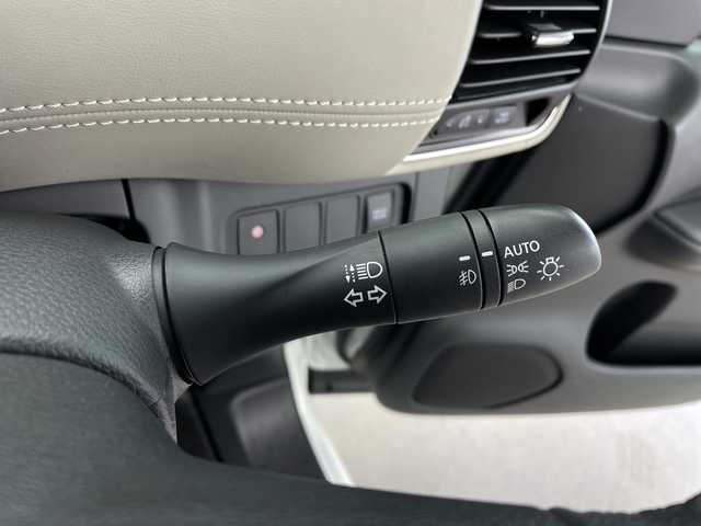 日産 セレナ e－パワー ハイウェイスター V 鹿児島県 2021(令3)年 4万km ブリリアントホワイトパール 2トーン 純正ナビ/（AM/FM/CD/DVD/Bluetooth)/フルセグTV/アラウンドビューモニター/フリップダウンモニター/プロパイロット/両側パワースライドドア/ハンズフリーオートスライド/前席シートヒーター/ステアリングヒーター/ステアリングリモコン/横滑り防止/衝突被害軽減ブレーキ/クルーズコントロール/レーンキープアシスト/オートライト/前後コーナーセンサー/LEDヘッドライト/フォグランプ/フロアマット/純正15インチアルミ/プッシュスタート