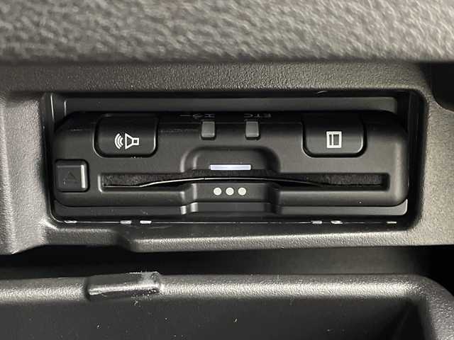 日産 セレナ e－パワー ハイウェイスター V 鹿児島県 2021(令3)年 4万km ブリリアントホワイトパール 2トーン 純正ナビ/（AM/FM/CD/DVD/Bluetooth)/フルセグTV/アラウンドビューモニター/フリップダウンモニター/プロパイロット/両側パワースライドドア/ハンズフリーオートスライド/前席シートヒーター/ステアリングヒーター/ステアリングリモコン/横滑り防止/衝突被害軽減ブレーキ/クルーズコントロール/レーンキープアシスト/オートライト/前後コーナーセンサー/LEDヘッドライト/フォグランプ/フロアマット/純正15インチアルミ/プッシュスタート