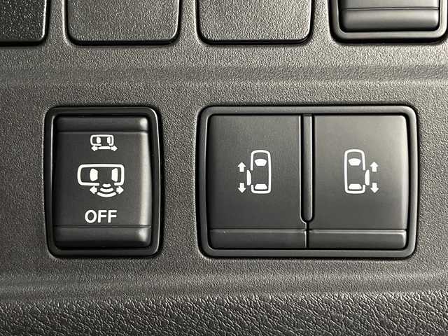 日産 セレナ e－パワー ハイウェイスター V 鹿児島県 2021(令3)年 4万km ブリリアントホワイトパール 2トーン 純正ナビ/（AM/FM/CD/DVD/Bluetooth)/フルセグTV/アラウンドビューモニター/フリップダウンモニター/プロパイロット/両側パワースライドドア/ハンズフリーオートスライド/前席シートヒーター/ステアリングヒーター/ステアリングリモコン/横滑り防止/衝突被害軽減ブレーキ/クルーズコントロール/レーンキープアシスト/オートライト/前後コーナーセンサー/LEDヘッドライト/フォグランプ/フロアマット/純正15インチアルミ/プッシュスタート