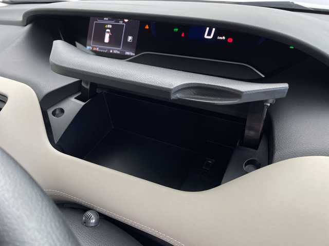 日産 セレナ e－パワー ハイウェイスター V 鹿児島県 2021(令3)年 4万km ブリリアントホワイトパール 2トーン 純正ナビ/（AM/FM/CD/DVD/Bluetooth)/フルセグTV/アラウンドビューモニター/フリップダウンモニター/プロパイロット/両側パワースライドドア/ハンズフリーオートスライド/前席シートヒーター/ステアリングヒーター/ステアリングリモコン/横滑り防止/衝突被害軽減ブレーキ/クルーズコントロール/レーンキープアシスト/オートライト/前後コーナーセンサー/LEDヘッドライト/フォグランプ/フロアマット/純正15インチアルミ/プッシュスタート