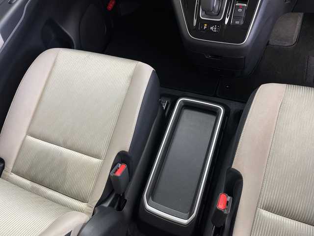 日産 セレナ e－パワー ハイウェイスター V 鹿児島県 2021(令3)年 4万km ブリリアントホワイトパール 2トーン 純正ナビ/（AM/FM/CD/DVD/Bluetooth)/フルセグTV/アラウンドビューモニター/フリップダウンモニター/プロパイロット/両側パワースライドドア/ハンズフリーオートスライド/前席シートヒーター/ステアリングヒーター/ステアリングリモコン/横滑り防止/衝突被害軽減ブレーキ/クルーズコントロール/レーンキープアシスト/オートライト/前後コーナーセンサー/LEDヘッドライト/フォグランプ/フロアマット/純正15インチアルミ/プッシュスタート