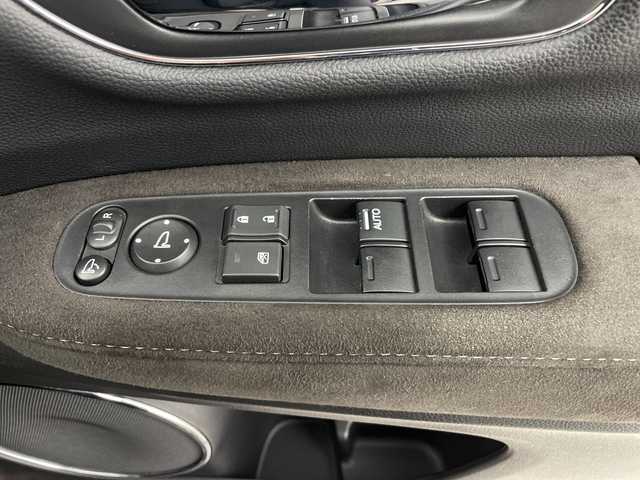 ホンダ ヴェゼル ハイブリッド RS ホンダセンシング 鹿児島県 2018(平30)年 4.9万km オーロラアメジストメタリック ホンダセンシング/・衝突軽減ブレーキ/・誤発進抑制機能/・アダプティブクルーズコントロール/・車線維持支援システム/純正SDリナビ/CD/DVD/BT/フルセグTV/バックカメラ/LEDオートライト/フォグランプ/合皮ハーフレザーシート/シートヒーター/純正18インチアルミホイール/パドルシフト/アイドリングストップ/スマートキー/ビルトインETC