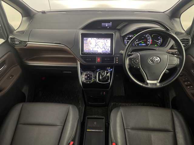 トヨタ エスクァイア ハイブリッド Gi 埼玉県 2015(平27)年 5.2万km スパークリングブラックパールクリスタルシャイン 純正9インチナビ　NSZT-Y64T/(Bluetooth/CD/DVD/AM/FM)/地デジフルセグ/バックカメラ/前後ドライブレコーダー/ETC/クルーズコントロール/運転席・助手席シートヒーター/ワイヤレス充電/プッシュスタート/ステアリングリモコン/両側パワースライドドア/ロールサンシェード/ウィンカーミラー/電動格納ミラー/フロントフォグランプ/純正フロアマット/純正ドアバイザー/純正15インチアルミホイール