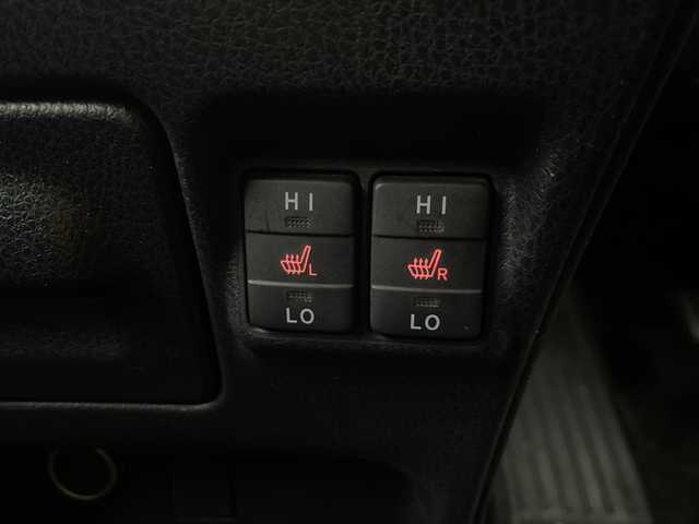 トヨタ エスクァイア ハイブリッド Gi 埼玉県 2015(平27)年 5.2万km スパークリングブラックパールクリスタルシャイン 純正9インチナビ　NSZT-Y64T/(Bluetooth/CD/DVD/AM/FM)/地デジフルセグ/バックカメラ/前後ドライブレコーダー/ETC/クルーズコントロール/運転席・助手席シートヒーター/ワイヤレス充電/プッシュスタート/ステアリングリモコン/両側パワースライドドア/ロールサンシェード/ウィンカーミラー/電動格納ミラー/フロントフォグランプ/純正フロアマット/純正ドアバイザー/純正15インチアルミホイール