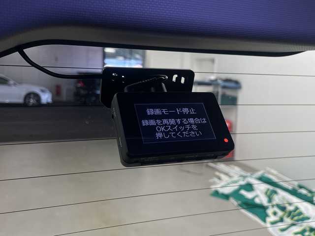トヨタ エスクァイア ハイブリッド Gi 埼玉県 2015(平27)年 5.2万km スパークリングブラックパールクリスタルシャイン 純正9インチナビ　NSZT-Y64T/(Bluetooth/CD/DVD/AM/FM)/地デジフルセグ/バックカメラ/前後ドライブレコーダー/ETC/クルーズコントロール/運転席・助手席シートヒーター/ワイヤレス充電/プッシュスタート/ステアリングリモコン/両側パワースライドドア/ロールサンシェード/ウィンカーミラー/電動格納ミラー/フロントフォグランプ/純正フロアマット/純正ドアバイザー/純正15インチアルミホイール