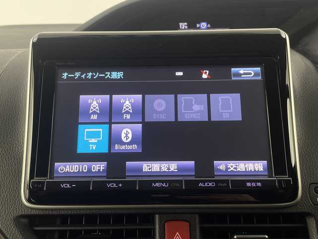 トヨタ エスクァイア ハイブリッド Gi 埼玉県 2015(平27)年 5.2万km スパークリングブラックパールクリスタルシャイン 純正9インチナビ　NSZT-Y64T/(Bluetooth/CD/DVD/AM/FM)/地デジフルセグ/バックカメラ/前後ドライブレコーダー/ETC/クルーズコントロール/運転席・助手席シートヒーター/ワイヤレス充電/プッシュスタート/ステアリングリモコン/両側パワースライドドア/ロールサンシェード/ウィンカーミラー/電動格納ミラー/フロントフォグランプ/純正フロアマット/純正ドアバイザー/純正15インチアルミホイール