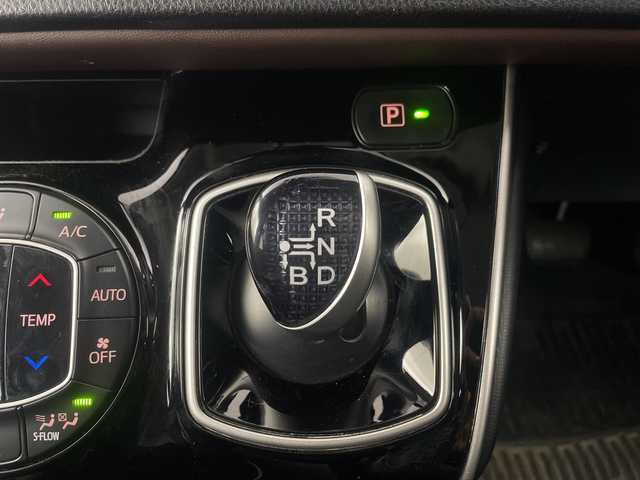 トヨタ エスクァイア ハイブリッド Gi 埼玉県 2015(平27)年 5.2万km スパークリングブラックパールクリスタルシャイン 純正9インチナビ　NSZT-Y64T/(Bluetooth/CD/DVD/AM/FM)/地デジフルセグ/バックカメラ/前後ドライブレコーダー/ETC/クルーズコントロール/運転席・助手席シートヒーター/ワイヤレス充電/プッシュスタート/ステアリングリモコン/両側パワースライドドア/ロールサンシェード/ウィンカーミラー/電動格納ミラー/フロントフォグランプ/純正フロアマット/純正ドアバイザー/純正15インチアルミホイール