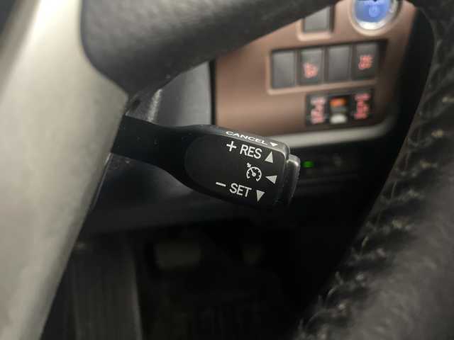 トヨタ エスクァイア ハイブリッド Gi 埼玉県 2015(平27)年 5.2万km スパークリングブラックパールクリスタルシャイン 純正9インチナビ　NSZT-Y64T/(Bluetooth/CD/DVD/AM/FM)/地デジフルセグ/バックカメラ/前後ドライブレコーダー/ETC/クルーズコントロール/運転席・助手席シートヒーター/ワイヤレス充電/プッシュスタート/ステアリングリモコン/両側パワースライドドア/ロールサンシェード/ウィンカーミラー/電動格納ミラー/フロントフォグランプ/純正フロアマット/純正ドアバイザー/純正15インチアルミホイール