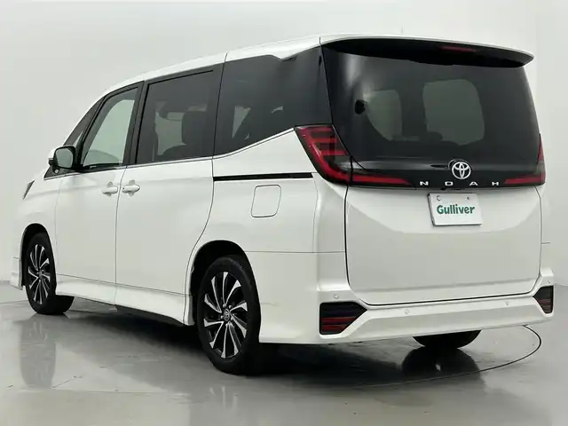 トヨタ ノア S－Z 熊本県 2022(令4)年 0.9万km ホワイトパールクリスタルシャイン 禁煙車　/モデリスタエアロ（Ｆ）/純正１０．５インチディスプレイオーディオ（ApplCarPlay・AndroidAuto・フルセグ・BT・HDMI・USB）　/純正13.2インチフリップダウンモニター　/レーダークルーズコントロール/バックカメラ　/ＥＴＣ２．０　/両側パワースライドドア　/前後クリアランスソナー　/前席シートヒーター/衝突軽減ブレーキ/駐車時支援パーキングサポートシステム/レーンキープアシスト/横滑り防止/前後クリアランスソナー/パーキングアシスト/ハーフレザーシート/社外フロアマット/純正17インチAW/オートライト/オートマチックハイビーム/フォグライト/スマートキー/プッシュスタート/スペアキー1本/保証書/取扱説明書