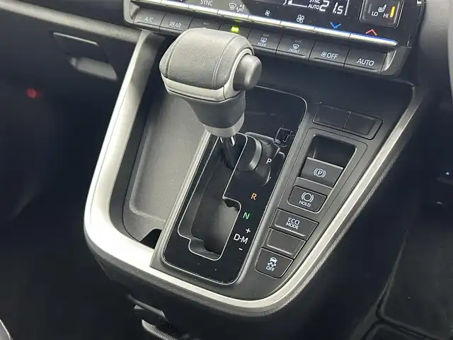 トヨタ ノア S－Z 熊本県 2022(令4)年 0.9万km ホワイトパールクリスタルシャイン 禁煙車　/モデリスタエアロ（Ｆ）/純正１０．５インチディスプレイオーディオ（ApplCarPlay・AndroidAuto・フルセグ・BT・HDMI・USB）　/純正13.2インチフリップダウンモニター　/レーダークルーズコントロール/バックカメラ　/ＥＴＣ２．０　/両側パワースライドドア　/前後クリアランスソナー　/前席シートヒーター/衝突軽減ブレーキ/駐車時支援パーキングサポートシステム/レーンキープアシスト/横滑り防止/前後クリアランスソナー/パーキングアシスト/ハーフレザーシート/社外フロアマット/純正17インチAW/オートライト/オートマチックハイビーム/フォグライト/スマートキー/プッシュスタート/スペアキー1本/保証書/取扱説明書