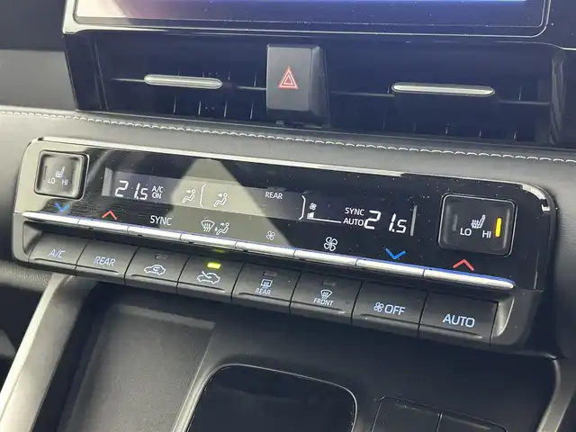 トヨタ ノア S－Z 熊本県 2022(令4)年 0.9万km ホワイトパールクリスタルシャイン 禁煙車　/モデリスタエアロ（Ｆ）/純正１０．５インチディスプレイオーディオ（ApplCarPlay・AndroidAuto・フルセグ・BT・HDMI・USB）　/純正13.2インチフリップダウンモニター　/レーダークルーズコントロール/バックカメラ　/ＥＴＣ２．０　/両側パワースライドドア　/前後クリアランスソナー　/前席シートヒーター/衝突軽減ブレーキ/駐車時支援パーキングサポートシステム/レーンキープアシスト/横滑り防止/前後クリアランスソナー/パーキングアシスト/ハーフレザーシート/社外フロアマット/純正17インチAW/オートライト/オートマチックハイビーム/フォグライト/スマートキー/プッシュスタート/スペアキー1本/保証書/取扱説明書