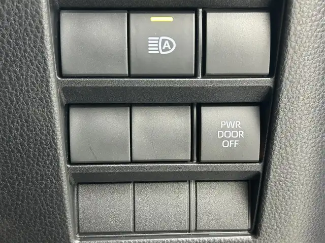 トヨタ ノア S－Z 熊本県 2022(令4)年 0.9万km ホワイトパールクリスタルシャイン 禁煙車　/モデリスタエアロ（Ｆ）/純正１０．５インチディスプレイオーディオ（ApplCarPlay・AndroidAuto・フルセグ・BT・HDMI・USB）　/純正13.2インチフリップダウンモニター　/レーダークルーズコントロール/バックカメラ　/ＥＴＣ２．０　/両側パワースライドドア　/前後クリアランスソナー　/前席シートヒーター/衝突軽減ブレーキ/駐車時支援パーキングサポートシステム/レーンキープアシスト/横滑り防止/前後クリアランスソナー/パーキングアシスト/ハーフレザーシート/社外フロアマット/純正17インチAW/オートライト/オートマチックハイビーム/フォグライト/スマートキー/プッシュスタート/スペアキー1本/保証書/取扱説明書