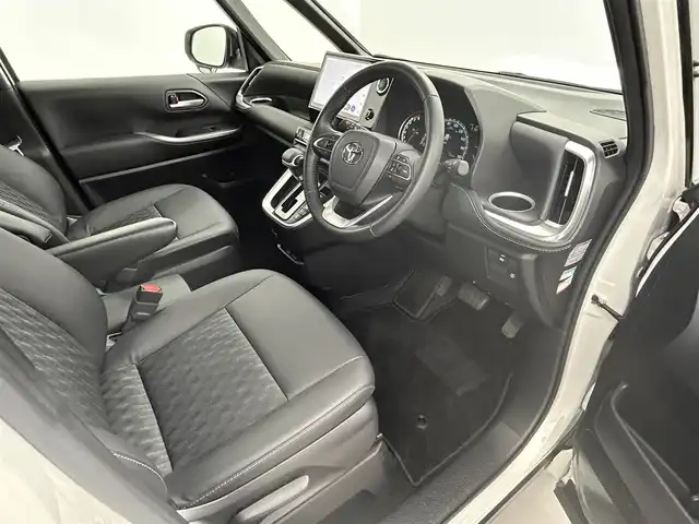 トヨタ ノア S－Z 熊本県 2022(令4)年 0.9万km ホワイトパールクリスタルシャイン 禁煙車　/モデリスタエアロ（Ｆ）/純正１０．５インチディスプレイオーディオ（ApplCarPlay・AndroidAuto・フルセグ・BT・HDMI・USB）　/純正13.2インチフリップダウンモニター　/レーダークルーズコントロール/バックカメラ　/ＥＴＣ２．０　/両側パワースライドドア　/前後クリアランスソナー　/前席シートヒーター/衝突軽減ブレーキ/駐車時支援パーキングサポートシステム/レーンキープアシスト/横滑り防止/前後クリアランスソナー/パーキングアシスト/ハーフレザーシート/社外フロアマット/純正17インチAW/オートライト/オートマチックハイビーム/フォグライト/スマートキー/プッシュスタート/スペアキー1本/保証書/取扱説明書