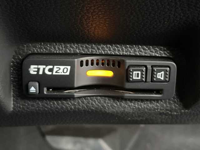 ホンダ ヴェゼル ハイブリッド e:HEV Z 富山県 2024(令6)年 1.7万km プレミアムサンライトホワイトパール ４WD/純正ナビ9インチ/（BT/CD/DVD/FM/AM/USB/Apple Car Play/Android Auto)/フルセグTV/プレミアムサウンド/全方位カメラ/バックカメラ/衝突被害軽減ブレーキ/横滑り防止装置/盗難防止装置/アダプティブクルーズコントロール/レーンキープアシスト/ブラインドスポットモニター/オートマチッックハイビーム/ダウンヒルアシストコントロール/電動リアゲート/置くだけ充電（ワイヤレス充電）/シートヒーター/ETC/ドライブレコーダー前後/スマートキー/プッシュスタート/ドアバイザー