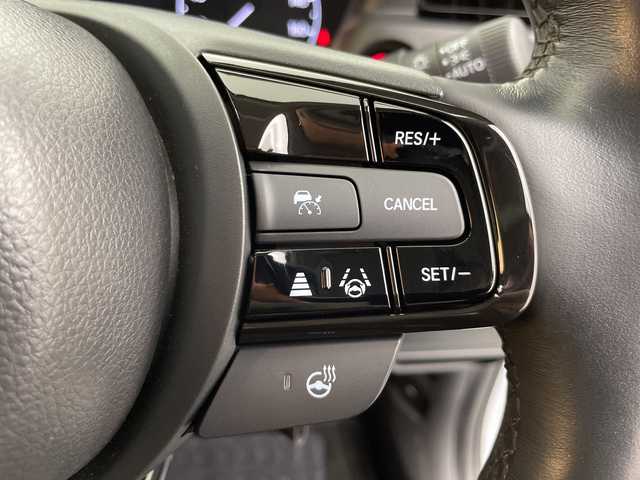 ホンダ ヴェゼル ハイブリッド e:HEV Z 富山県 2024(令6)年 1.7万km プレミアムサンライトホワイトパール ４WD/純正ナビ9インチ/（BT/CD/DVD/FM/AM/USB/Apple Car Play/Android Auto)/フルセグTV/プレミアムサウンド/全方位カメラ/バックカメラ/衝突被害軽減ブレーキ/横滑り防止装置/盗難防止装置/アダプティブクルーズコントロール/レーンキープアシスト/ブラインドスポットモニター/オートマチッックハイビーム/ダウンヒルアシストコントロール/電動リアゲート/置くだけ充電（ワイヤレス充電）/シートヒーター/ETC/ドライブレコーダー前後/スマートキー/プッシュスタート/ドアバイザー