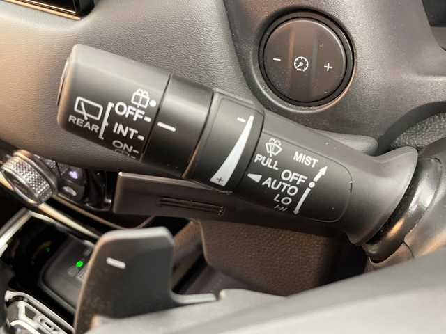 ホンダ ヴェゼル ハイブリッド e:HEV Z 富山県 2024(令6)年 1.7万km プレミアムサンライトホワイトパール ４WD/純正ナビ9インチ/（BT/CD/DVD/FM/AM/USB/Apple Car Play/Android Auto)/フルセグTV/プレミアムサウンド/全方位カメラ/バックカメラ/衝突被害軽減ブレーキ/横滑り防止装置/盗難防止装置/アダプティブクルーズコントロール/レーンキープアシスト/ブラインドスポットモニター/オートマチッックハイビーム/ダウンヒルアシストコントロール/電動リアゲート/置くだけ充電（ワイヤレス充電）/シートヒーター/ETC/ドライブレコーダー前後/スマートキー/プッシュスタート/ドアバイザー