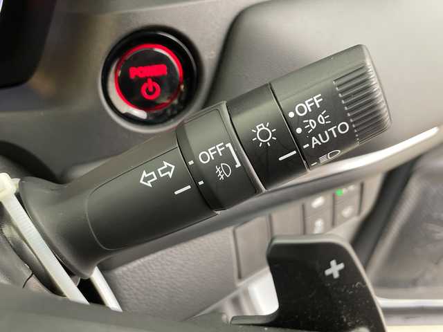 ホンダ ヴェゼル ハイブリッド e:HEV Z 富山県 2024(令6)年 1.7万km プレミアムサンライトホワイトパール ４WD/純正ナビ9インチ/（BT/CD/DVD/FM/AM/USB/Apple Car Play/Android Auto)/フルセグTV/プレミアムサウンド/全方位カメラ/バックカメラ/衝突被害軽減ブレーキ/横滑り防止装置/盗難防止装置/アダプティブクルーズコントロール/レーンキープアシスト/ブラインドスポットモニター/オートマチッックハイビーム/ダウンヒルアシストコントロール/電動リアゲート/置くだけ充電（ワイヤレス充電）/シートヒーター/ETC/ドライブレコーダー前後/スマートキー/プッシュスタート/ドアバイザー