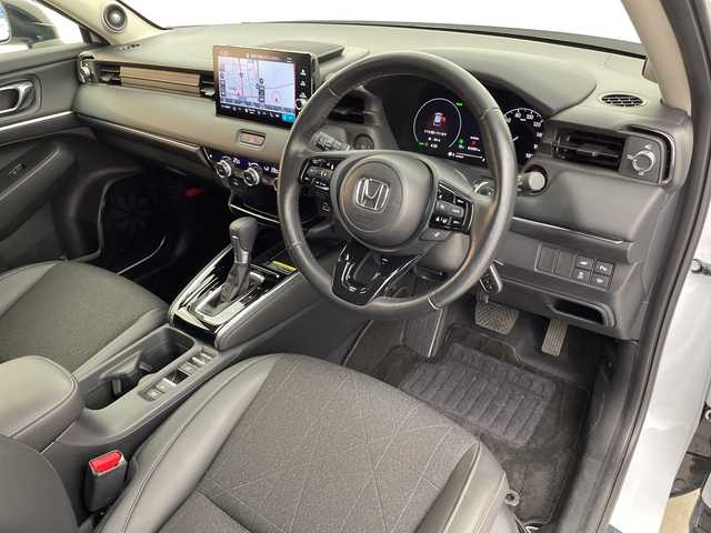 ホンダ ヴェゼル ハイブリッド e:HEV Z 富山県 2024(令6)年 1.7万km プレミアムサンライトホワイトパール ４WD/純正ナビ9インチ/（BT/CD/DVD/FM/AM/USB/Apple Car Play/Android Auto)/フルセグTV/プレミアムサウンド/全方位カメラ/バックカメラ/衝突被害軽減ブレーキ/横滑り防止装置/盗難防止装置/アダプティブクルーズコントロール/レーンキープアシスト/ブラインドスポットモニター/オートマチッックハイビーム/ダウンヒルアシストコントロール/電動リアゲート/置くだけ充電（ワイヤレス充電）/シートヒーター/ETC/ドライブレコーダー前後/スマートキー/プッシュスタート/ドアバイザー