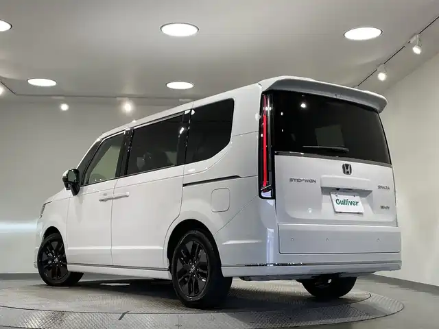 ホンダ ステップワゴン スパーダ eHEV 愛知県 2025(令7)年 0.1万km未満 プラチナホワイトパール 登録済未使用車/11.4インチナビHonda CONNECTナビ /(LXM-247VFLi)/ホンダセンシング/衝突軽減ブレーキ/両側パワースライドドア/レーダークルーズコントロール/レーンキープアシスト/コーナーセンサー/ブラインドスポットモニター/踏み間違い防止システム/シートヒーター/パワーテールゲート　/ＬＥＤヘッドライト/2列目オットマン/リアシェード/全列USBチャージャー