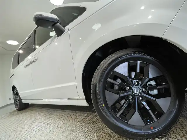 ホンダ ステップワゴン スパーダ eHEV 愛知県 2025(令7)年 0.1万km未満 プラチナホワイトパール 登録済未使用車/11.4インチナビHonda CONNECTナビ /(LXM-247VFLi)/ホンダセンシング/衝突軽減ブレーキ/両側パワースライドドア/レーダークルーズコントロール/レーンキープアシスト/コーナーセンサー/ブラインドスポットモニター/踏み間違い防止システム/シートヒーター/パワーテールゲート　/ＬＥＤヘッドライト/2列目オットマン/リアシェード/全列USBチャージャー