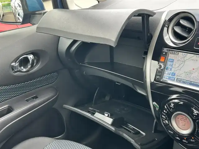 日産 ノート X エマージェンシーブレーキ 東京都 2014(平26)年 6.6万km シャイニングブルー 純正SDナビ【MC314D-W】/(DVD/フルセグTV/Bluetooth/USB)/アラウンドビューモニター/ETC/エマージェンシーブレーキ/車線逸脱警報/横滑り防止機能/踏み間違い防止機能/盗難防止装置/コーナーセンサー/自動防眩ミラー/スマートキー/純正フロアマット/保証書/記録簿/取扱説明書