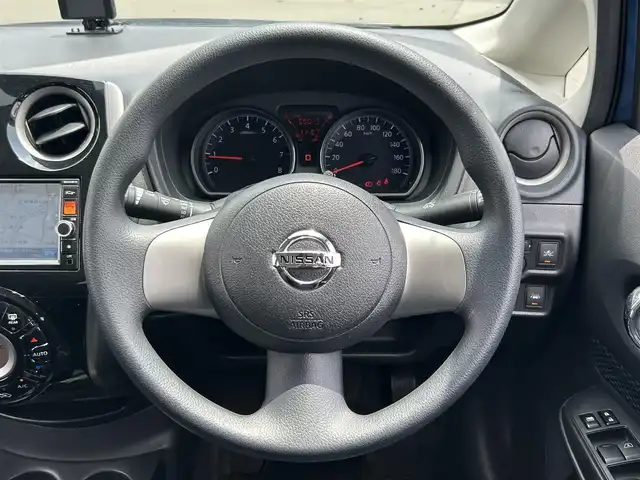 日産 ノート X エマージェンシーブレーキ 東京都 2014(平26)年 6.6万km シャイニングブルー 純正SDナビ【MC314D-W】/(DVD/フルセグTV/Bluetooth/USB)/アラウンドビューモニター/ETC/エマージェンシーブレーキ/車線逸脱警報/横滑り防止機能/踏み間違い防止機能/盗難防止装置/コーナーセンサー/自動防眩ミラー/スマートキー/純正フロアマット/保証書/記録簿/取扱説明書