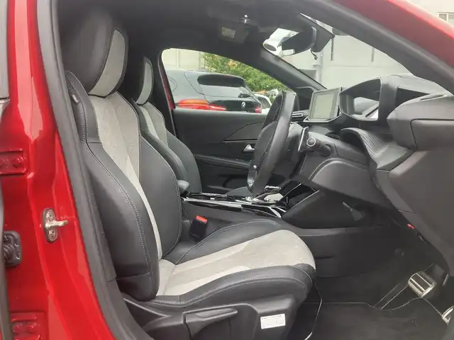 プジョー ２０８ GT ライン 熊本県 2020(令2)年 0.1万km未満 赤 純正メモリナビ（Bluetooth、AppleCarPlay）/バックカメラ/ワイヤレス充電/コーナーセンサー/ハーフレザーシート/純正17インチアルミホイール/LEDヘッドライト/ETC