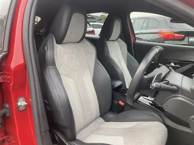 プジョー ２０８ GT ライン 熊本県 2020(令2)年 0.1万km未満 赤 純正メモリナビ（Bluetooth、AppleCarPlay）/バックカメラ/ワイヤレス充電/コーナーセンサー/ハーフレザーシート/純正17インチアルミホイール/LEDヘッドライト/ETC
