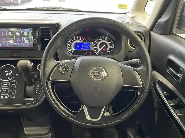 日産 デイズ ルークス HWS X Vセレクション 沖縄県 2018(平30)年 5万km ホワイトパール (株)IDOMが運営する【じしゃロンコザ店】の自社ローン専用車両になりますこちらは現金またはオートローンご利用時の価格です。自社ローンご希望の方は別途その旨お申付け下さい/・本土仕入/・純正ナビ/・Bluetooth接続/・DVD再生/・TV/・全方位カメラ/・バックカメラ/・両側パワースライドドア/・スマートキー/・プッシュスタート/・ETC/・純正アルミホイール/・オートライト