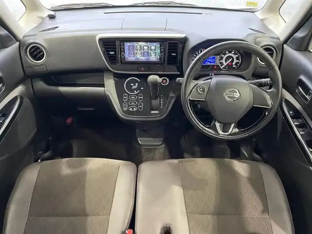 日産 デイズ ルークス HWS X Vセレクション 沖縄県 2018(平30)年 5万km ホワイトパール (株)IDOMが運営する【じしゃロンコザ店】の自社ローン専用車両になりますこちらは現金またはオートローンご利用時の価格です。自社ローンご希望の方は別途その旨お申付け下さい/・本土仕入/・純正ナビ/・Bluetooth接続/・DVD再生/・TV/・全方位カメラ/・バックカメラ/・両側パワースライドドア/・スマートキー/・プッシュスタート/・ETC/・純正アルミホイール/・オートライト