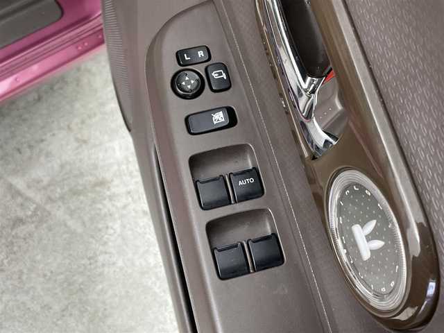 スズキ ラパン ショコラ X 群馬県 2014(平26)年 5.9万km カシスピンクパールメタリック 社外７インチナビ　Ｂｌｕｅｔｏｏｔｈ　ＣＤ　ＤＶＤ　バックカメラ　ＨＩＤヘッドライト　アイドリングストップ　オートエアコン　純正フロアマット　スマートキー　プッシュスタート　オートライト　禁煙車