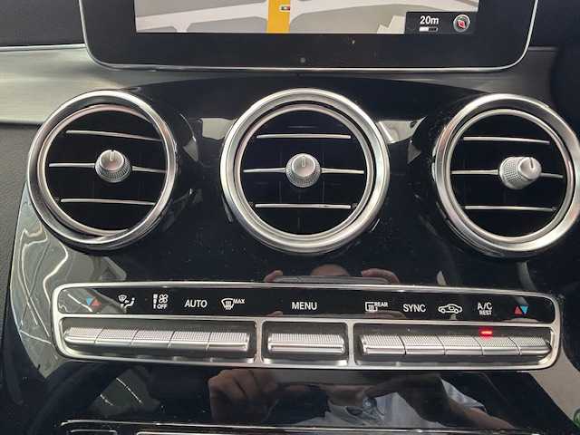 メルセデス・ベンツ ＧＬＣ２２０ d 4マチック クーペ スポーツ 宮城県 2017(平29)年 9.6万km ポーラホワイト 4WD/純正メーカーメモリナビ/アラウンドビューモニター/ハーフレザーシート/前席パワーシート/全席シートヒーター/パワーバックドア/クルーズコントロール/レーンアシスト/衝突被害軽減システム/ブラインドスポットモニター/LEDオートヘッドライト/コーナーセンサー/純正夏タイヤ19インチ/ETC/前後ドライブレコーダー/保証書・記録簿・取扱説明書