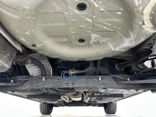 日産 ジューク 15RX タイプV 佐賀県 2012(平24)年 5.2万km ダイヤモンドシルバー 純正7インチナビ/ワンセグTV/Bluetooth/CD/DVD/バックカメラ/ETC/革巻きステアリング/オートエアコン/オートライト/フォグランプ/フロアマット/ドアバイザー/電動格納ミラー/プッシュスタート/スマートキー/スペアキー1本