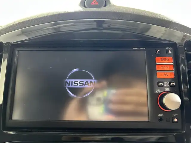 日産 ジューク 15RX タイプV 佐賀県 2012(平24)年 5.2万km ダイヤモンドシルバー 純正7インチナビ/ワンセグTV/Bluetooth/CD/DVD/バックカメラ/ETC/革巻きステアリング/オートエアコン/オートライト/フォグランプ/フロアマット/ドアバイザー/電動格納ミラー/プッシュスタート/スマートキー/スペアキー1本