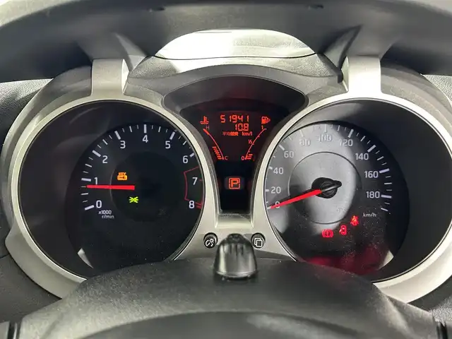 日産 ジューク 15RX タイプV 佐賀県 2012(平24)年 5.2万km ダイヤモンドシルバー 純正7インチナビ/ワンセグTV/Bluetooth/CD/DVD/バックカメラ/ETC/革巻きステアリング/オートエアコン/オートライト/フォグランプ/フロアマット/ドアバイザー/電動格納ミラー/プッシュスタート/スマートキー/スペアキー1本