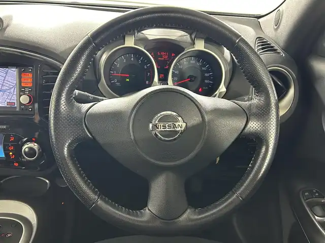 日産 ジューク 15RX タイプV 佐賀県 2012(平24)年 5.2万km ダイヤモンドシルバー 純正7インチナビ/ワンセグTV/Bluetooth/CD/DVD/バックカメラ/ETC/革巻きステアリング/オートエアコン/オートライト/フォグランプ/フロアマット/ドアバイザー/電動格納ミラー/プッシュスタート/スマートキー/スペアキー1本