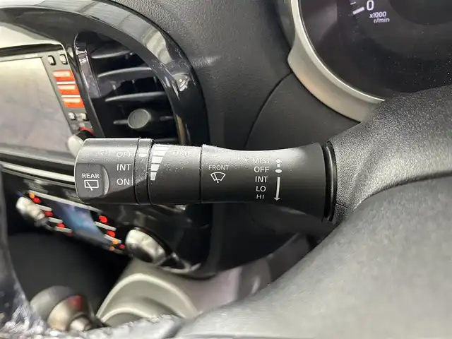 日産 ジューク 15RX タイプV 佐賀県 2012(平24)年 5.2万km ダイヤモンドシルバー 純正7インチナビ/ワンセグTV/Bluetooth/CD/DVD/バックカメラ/ETC/革巻きステアリング/オートエアコン/オートライト/フォグランプ/フロアマット/ドアバイザー/電動格納ミラー/プッシュスタート/スマートキー/スペアキー1本