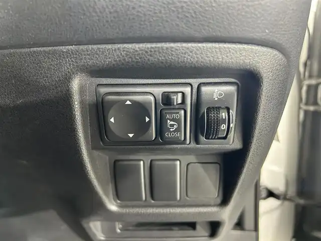 日産 ジューク 15RX タイプV 佐賀県 2012(平24)年 5.2万km ダイヤモンドシルバー 純正7インチナビ/ワンセグTV/Bluetooth/CD/DVD/バックカメラ/ETC/革巻きステアリング/オートエアコン/オートライト/フォグランプ/フロアマット/ドアバイザー/電動格納ミラー/プッシュスタート/スマートキー/スペアキー1本