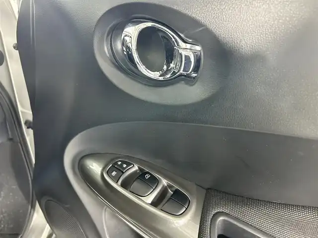 日産 ジューク 15RX タイプV 佐賀県 2012(平24)年 5.2万km ダイヤモンドシルバー 純正7インチナビ/ワンセグTV/Bluetooth/CD/DVD/バックカメラ/ETC/革巻きステアリング/オートエアコン/オートライト/フォグランプ/フロアマット/ドアバイザー/電動格納ミラー/プッシュスタート/スマートキー/スペアキー1本