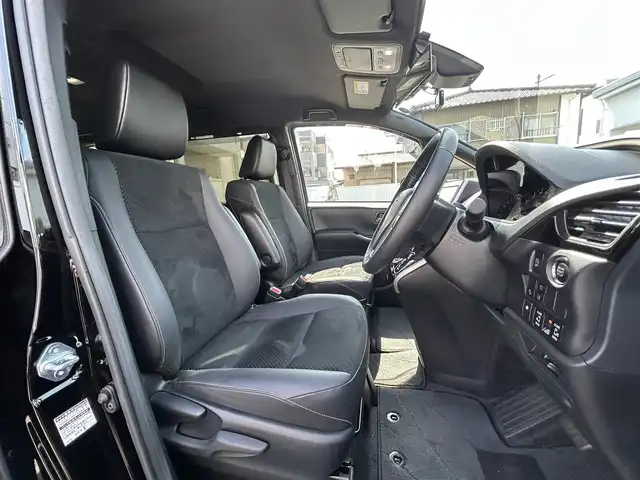 トヨタ ヴォクシー ZS 煌Ⅲ 愛知県 2021(令3)年 1.3万km ブラック 純正ディーラーナビ（AM/FM/CD/DVD/BT/フルセグTV）/クルーズコントロール/パーキングサポートブレーキ/クリアランスソナー/レーンディパーチャーアラート/先行車発進告知/ハーフレザーシート/ETC/プッシュスタート/Wエアコン/サイドシェード/純正16インチアルミホイール/ステアリングスイッチ/LEDヘッドランプ/フォグランプ/ナノイー/純正フロアマット/取説/保証書/スペアキー/電動格納ドアミラー