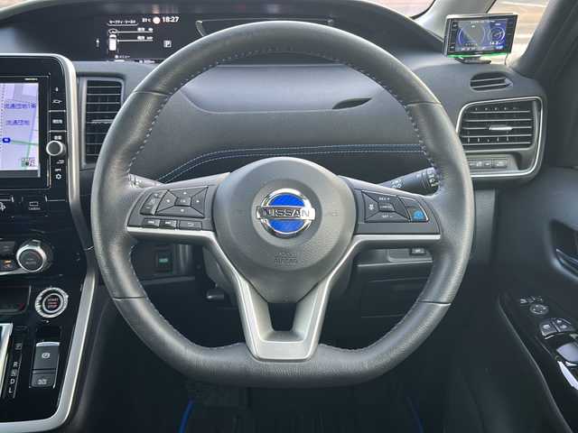 日産 セレナ オーテック セーフティパッケージ 道北・旭川 2019(平31)年 1.1万km ダイヤモンドブラック ・４WD/・禁煙車/・寒冷地仕様/・純正9型ナビ/　CD/DVD/BD/フルセグTV/BT/SD/MS/USB/AUX/・純正フリップダウンモニター/・両側電動スライドドア/・左ハンズフリードア/・プロパイロット/・エマージェンシーブレーキ/・レーンキープアシスト/・ハンドル支援/・アラウンドビューモニター/・デジタルインナーミラー/・パーキングアシスト/・コーナーセンサー/・ステアリングヒーター/・LEDヘッドライト/・純正15インチAW冬タイヤ積込/・純正エンジンスターター/・ドライブレコーダー/・前席シートヒーター/・USB給電5個/・後席サンシェード/・純正フロアマット/・保証書/・取説