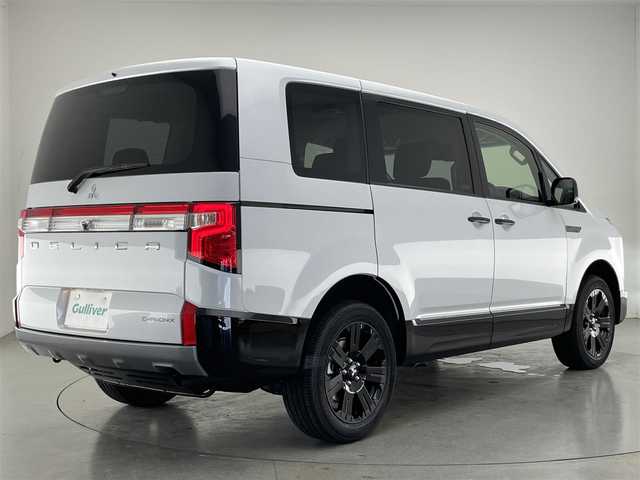 三菱 デリカＤ：５ シャモニー 愛知県 2025(令7)年 0.1万km未満 白Ⅱ CHAMONIX (7人)　4WD　e-Assist/オリジナルナビ取付パッケージ＋リアモニター取付パッケージ(25/300)　ステップレス　（7人）D:5専用11型ナビゲーション(322/300)　12.8型後席用モニター(143/550円)/登録済未使用車　アルパイン１１型ナビ　フルセグＴＶ　全方位カメラ　アルパイン１２．８型後席モニター　衝突軽減　追従クルコン　パワーバックドア　シートヒーター　黒ハーフレザー　ＢＳＭ　電動シート　禁煙車