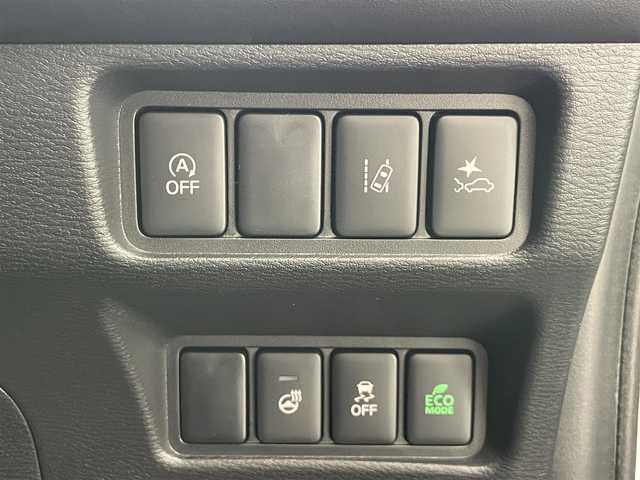 三菱 デリカＤ：５ シャモニー 愛知県 2025(令7)年 0.1万km未満 白Ⅱ CHAMONIX (7人)　4WD　e-Assist/オリジナルナビ取付パッケージ＋リアモニター取付パッケージ(25/300)　ステップレス　（7人）D:5専用11型ナビゲーション(322/300)　12.8型後席用モニター(143/550円)/登録済未使用車　アルパイン１１型ナビ　フルセグＴＶ　全方位カメラ　アルパイン１２．８型後席モニター　衝突軽減　追従クルコン　パワーバックドア　シートヒーター　黒ハーフレザー　ＢＳＭ　電動シート　禁煙車